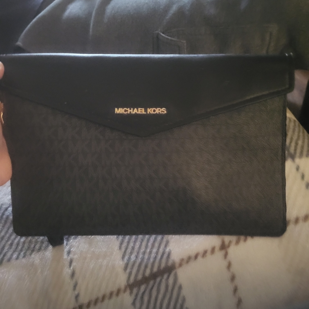 Michael Kors Black Wallet Sleek Minimalist Design